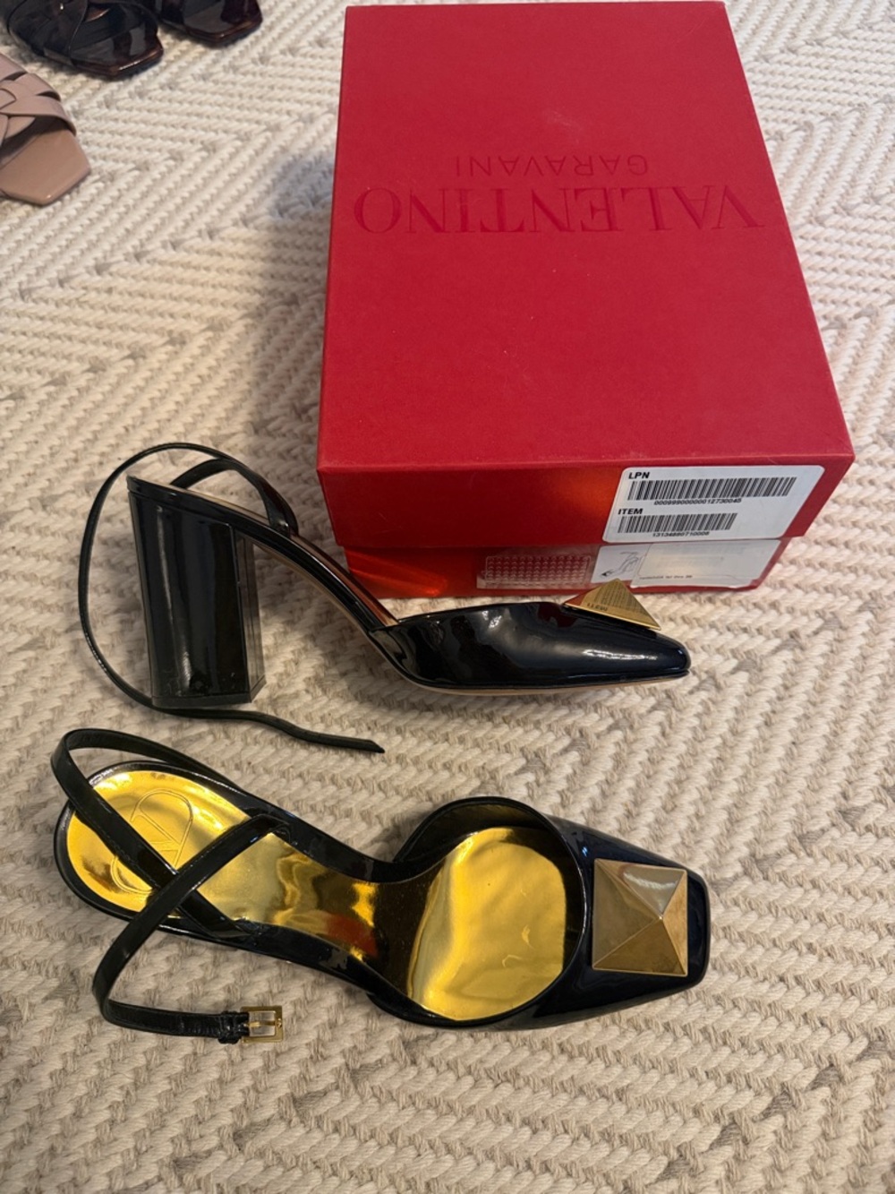 Valentino Garavani Black Patent Leather Block Heel Gold ONE STUD 39 EU 8 US